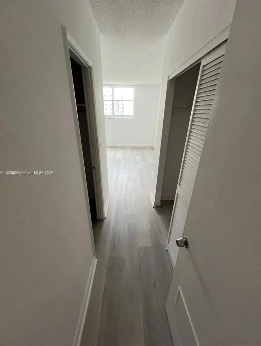 19380 Collins Ave, #1402
