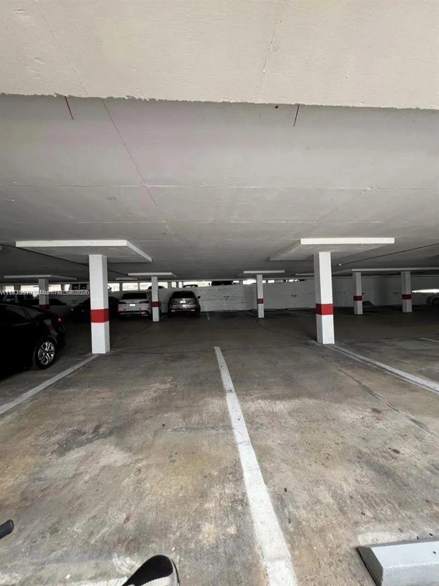 19380 Collins Ave, #1402