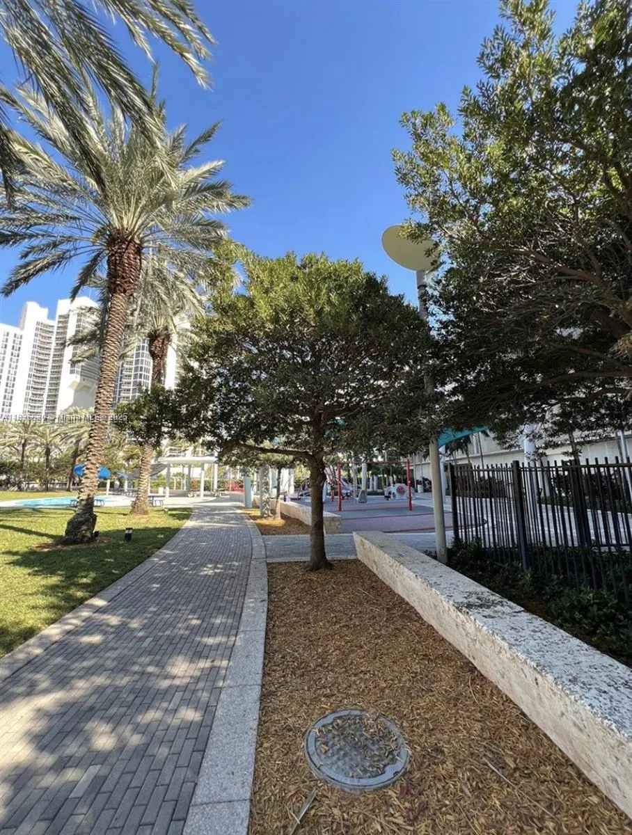 19380 Collins Ave, #1402