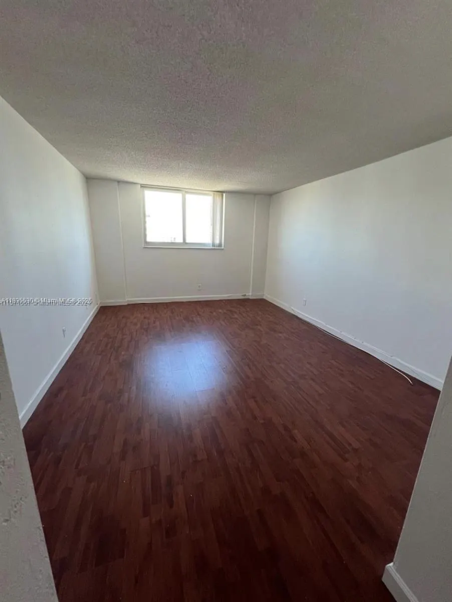 19380 Collins Ave, #1402