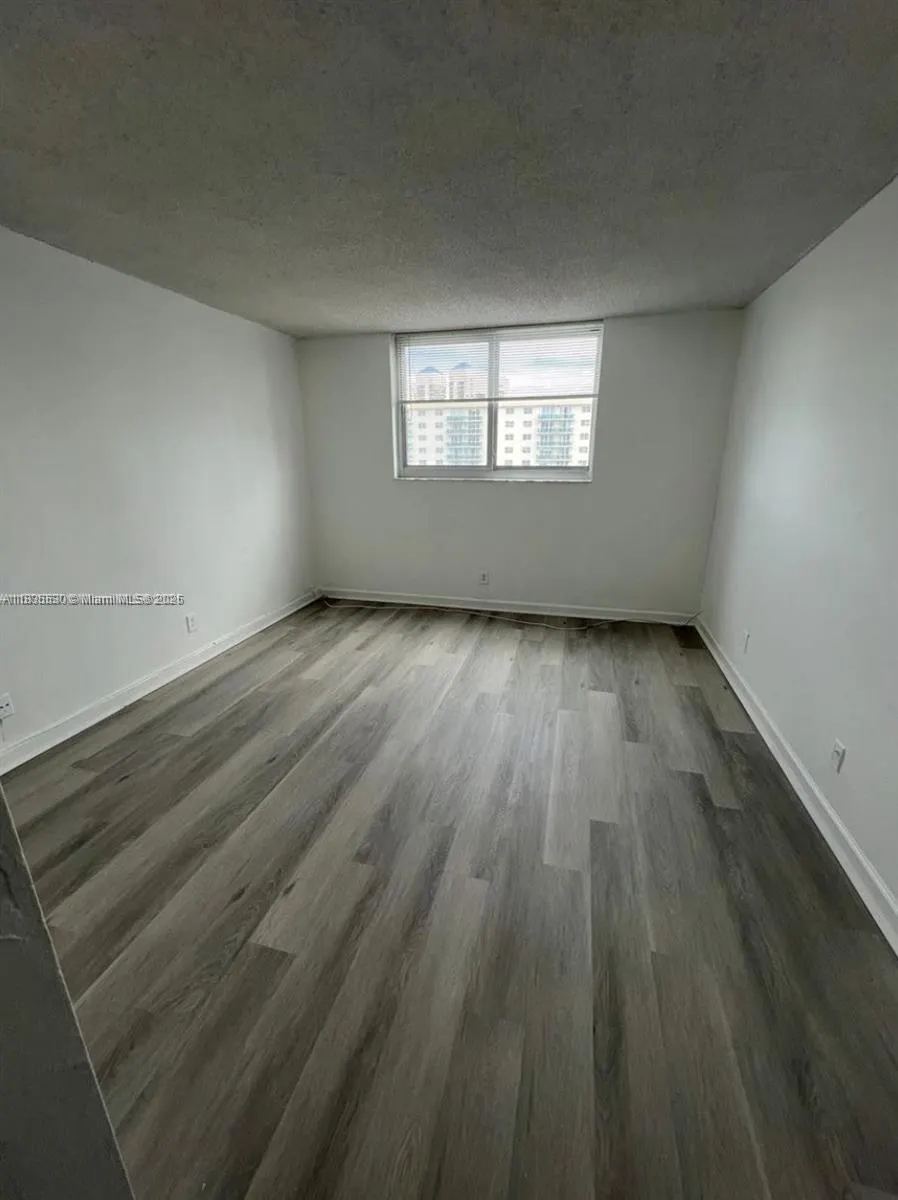 19380 Collins Ave, #1402