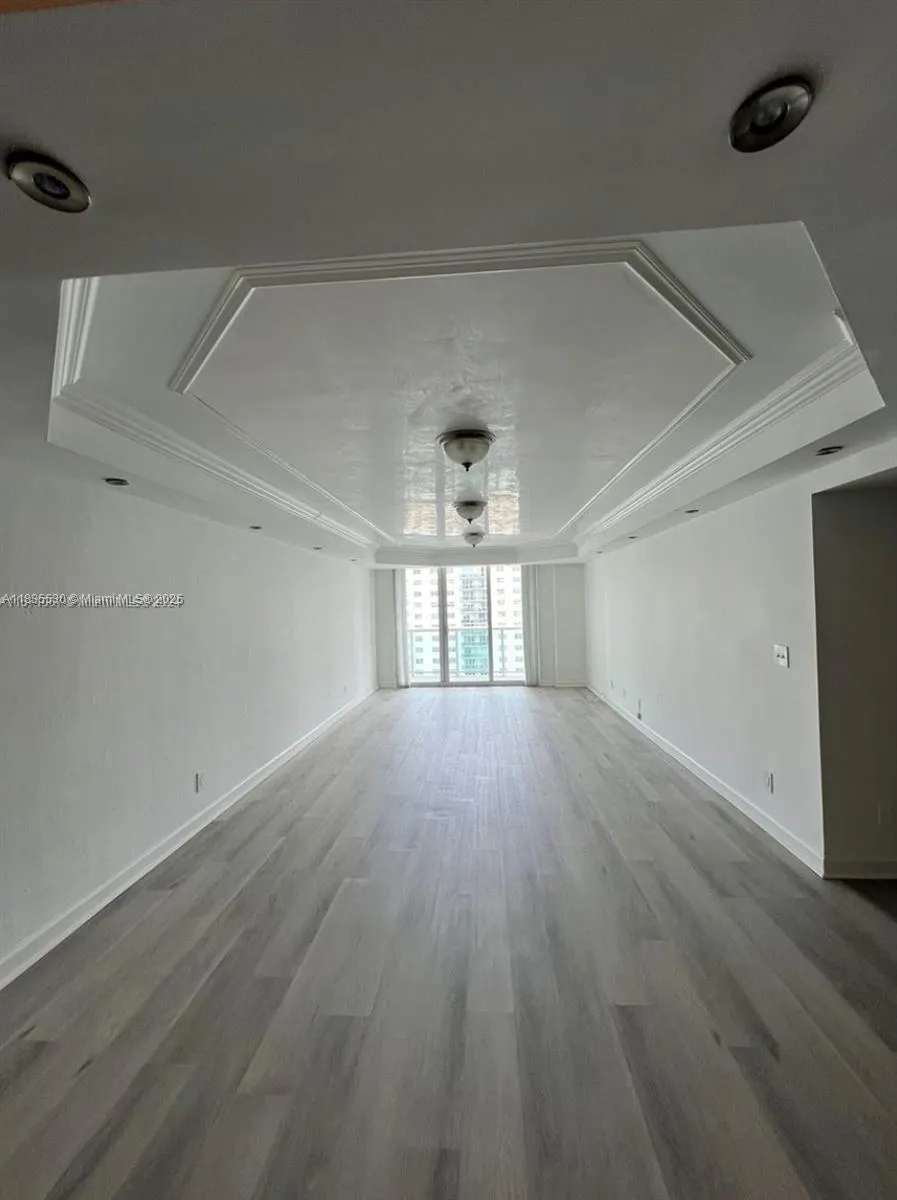 19380 Collins Ave, #1402