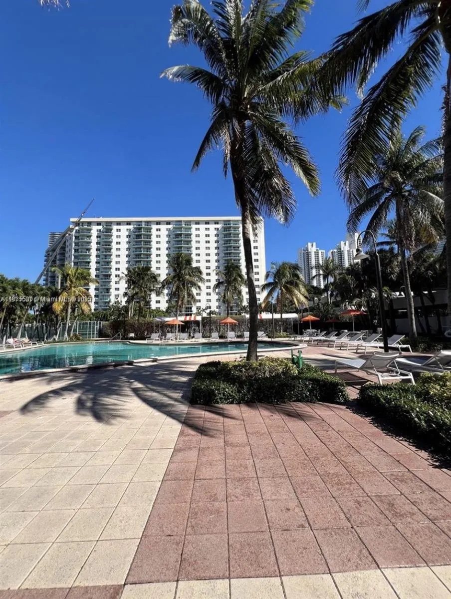 19380 Collins Ave, #1402