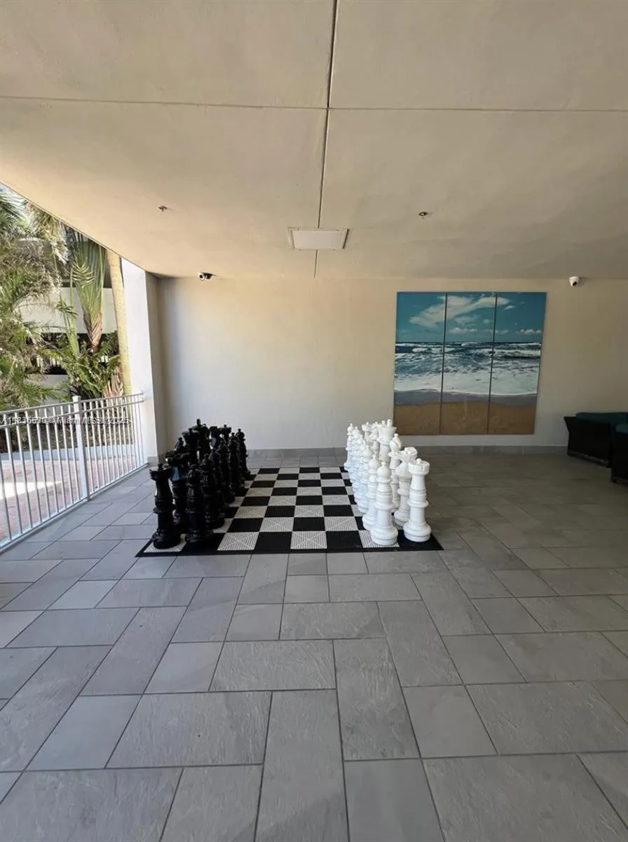 19380 Collins Ave, #1402