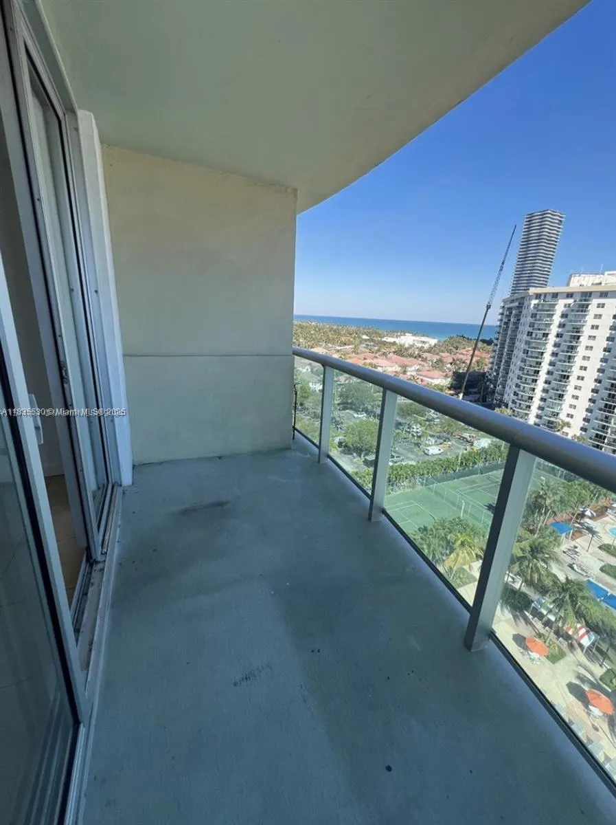 19380 Collins Ave, #1402
