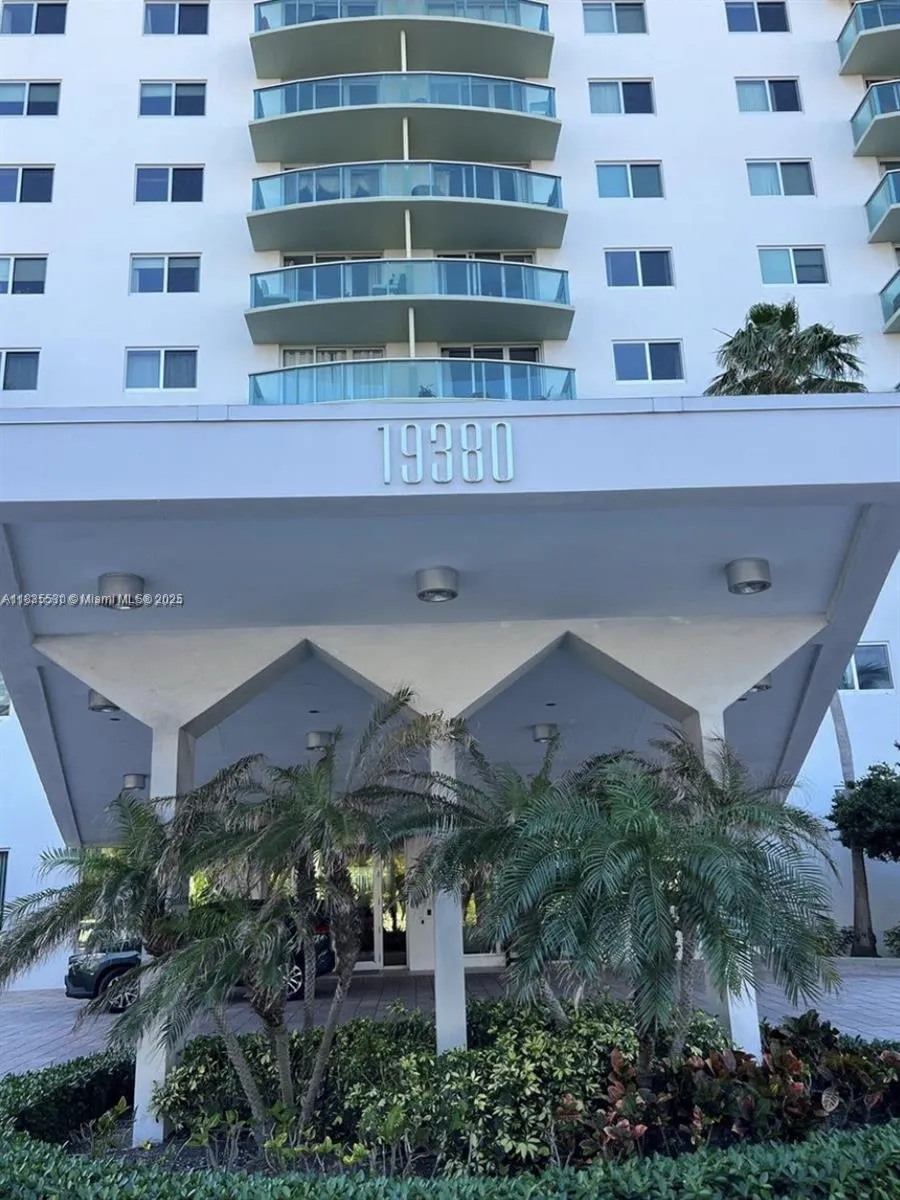 19380 Collins Ave, #1402