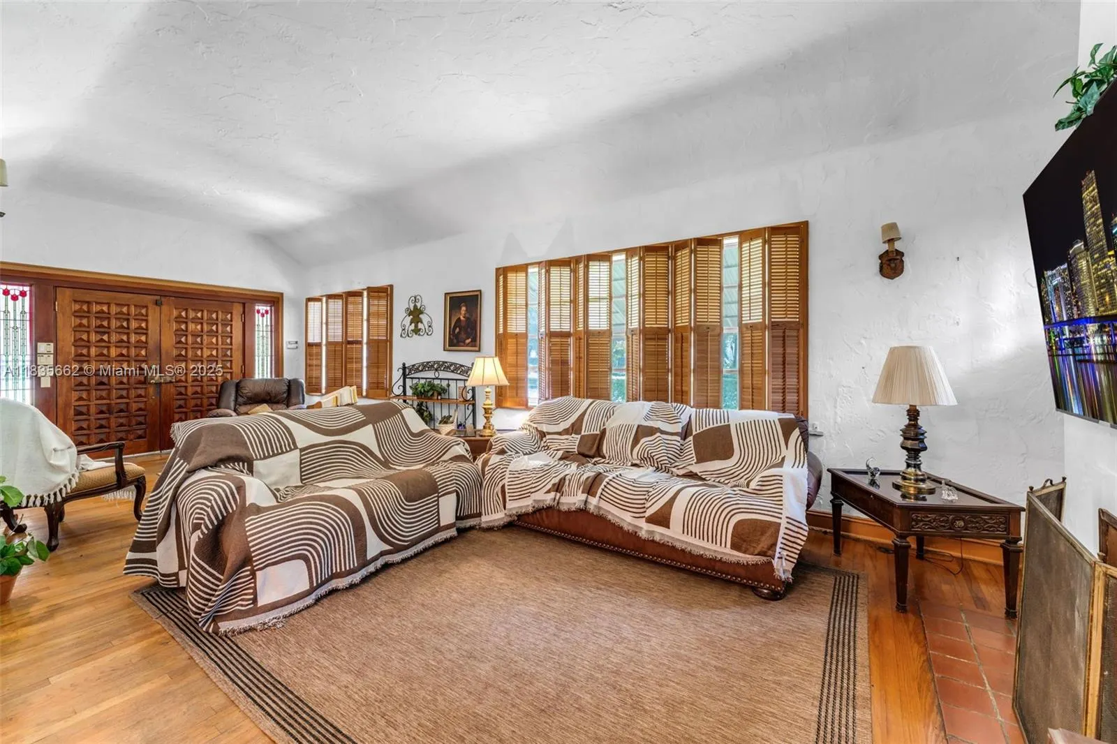 1305 Alhambra Cir