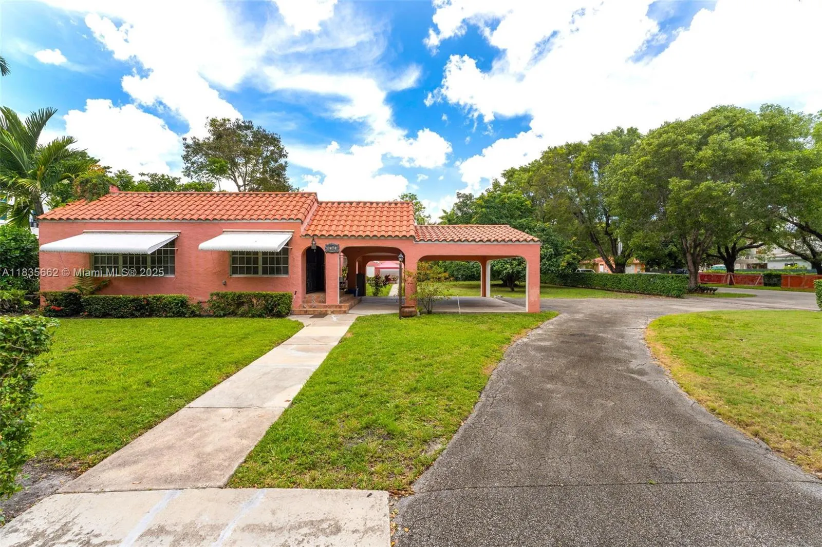 1305 Alhambra Cir