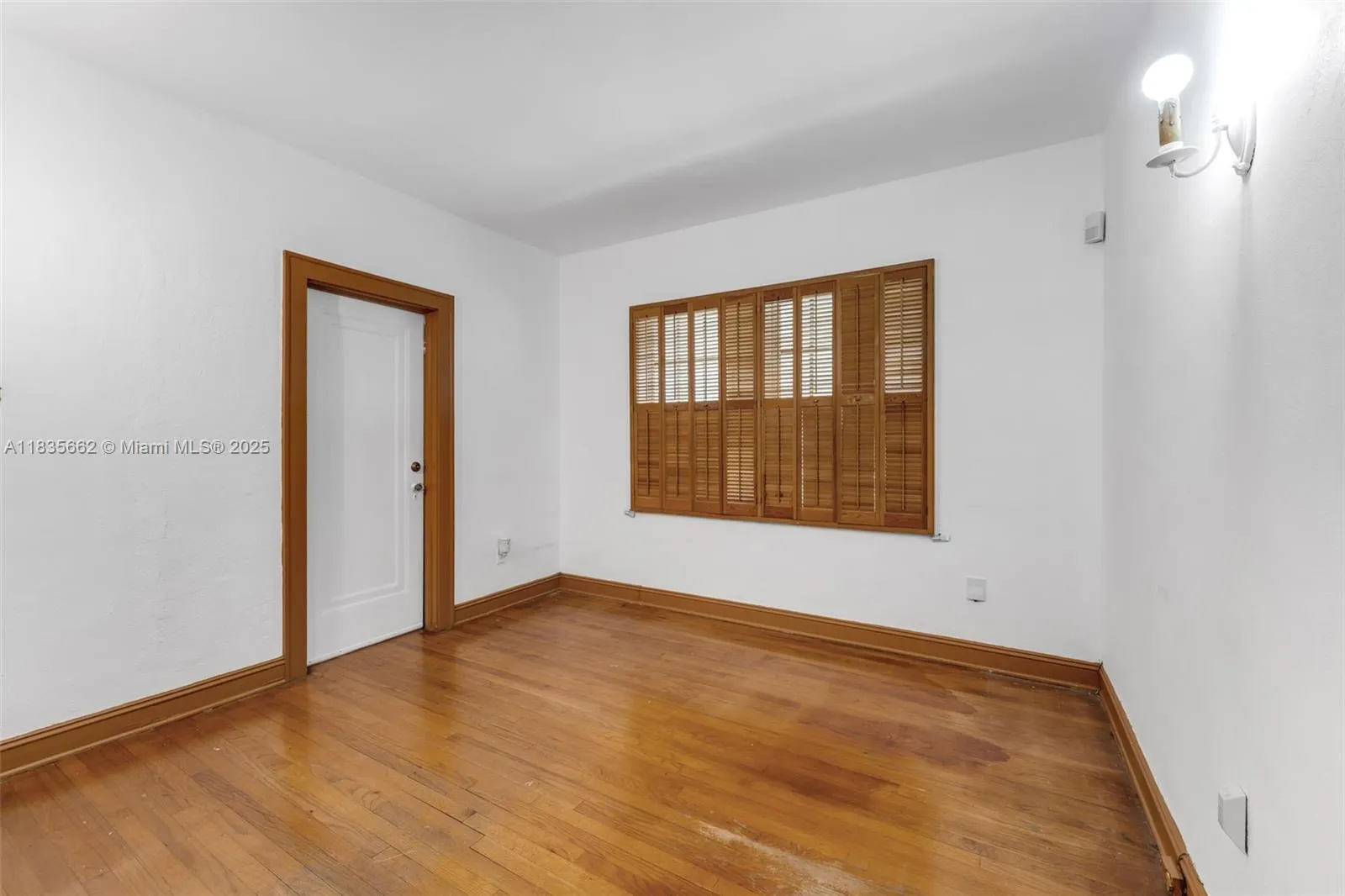 1305 Alhambra Cir