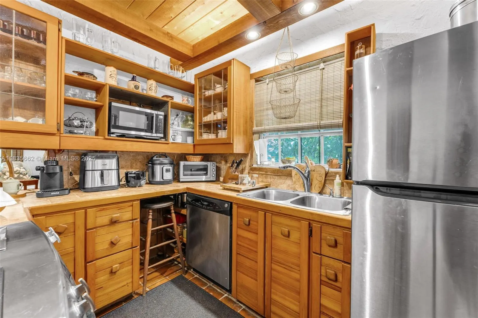 1305 Alhambra Cir
