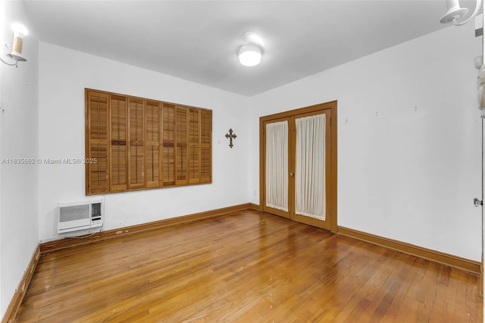 1305 Alhambra Cir