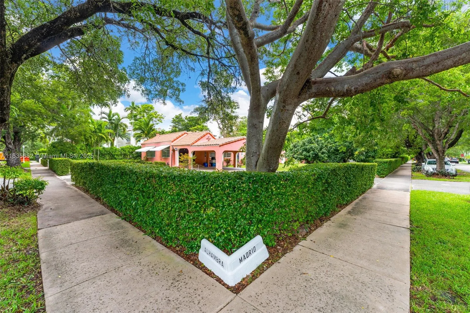 1305 Alhambra Cir