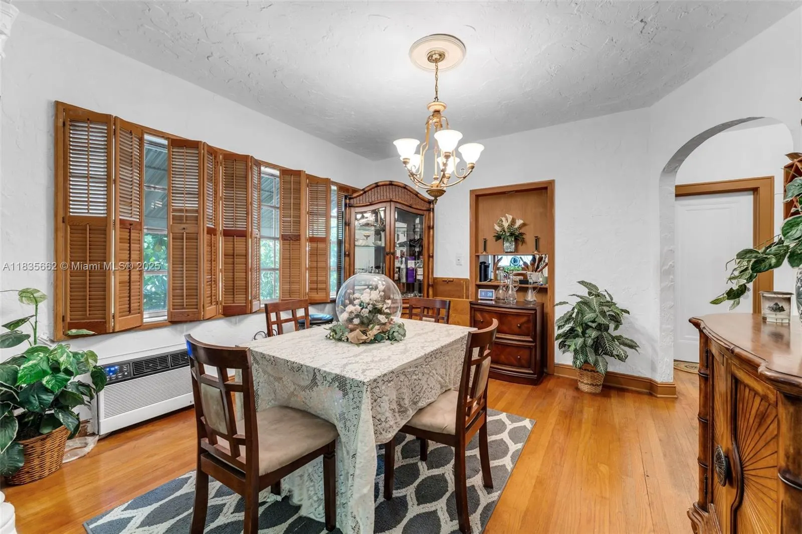 1305 Alhambra Cir