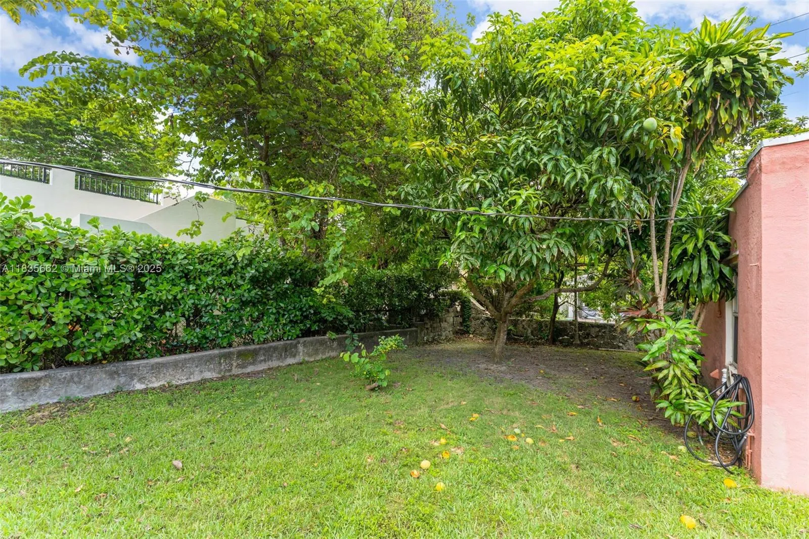 1305 Alhambra Cir