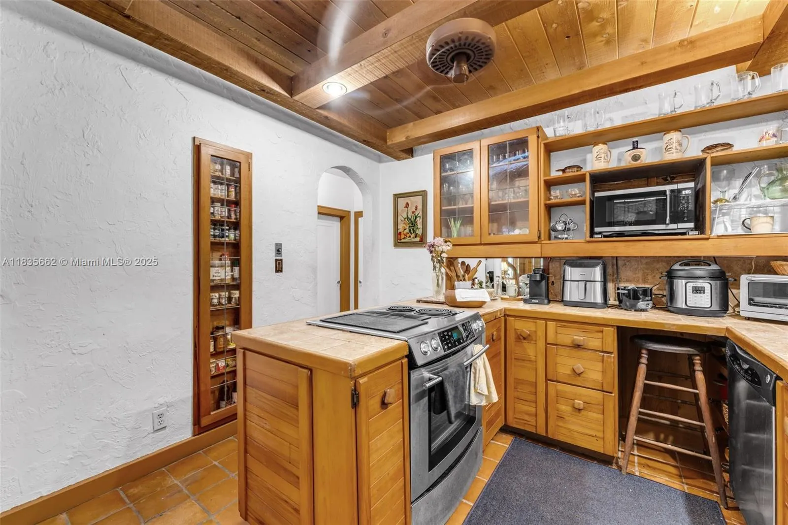 1305 Alhambra Cir