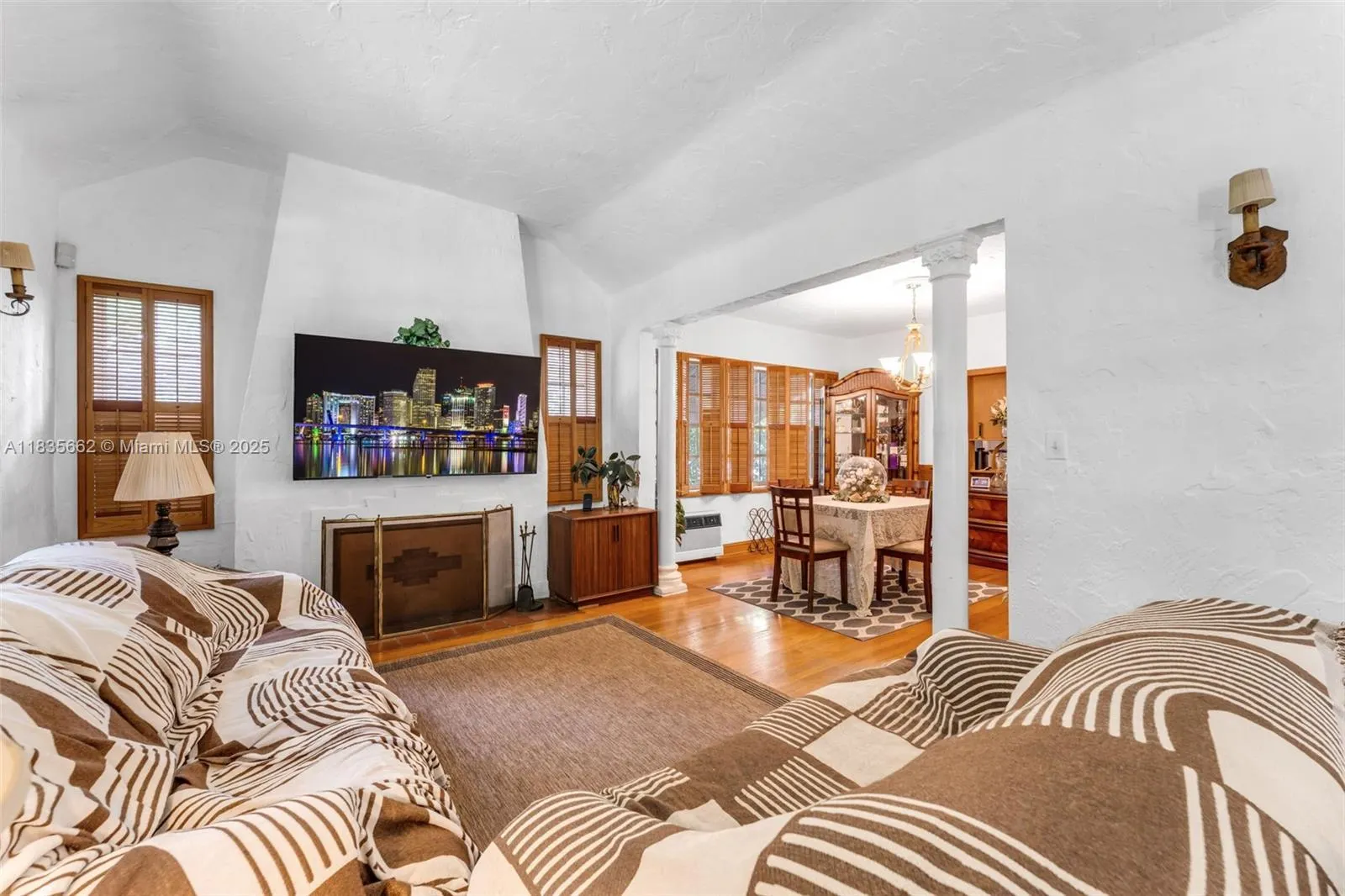 1305 Alhambra Cir