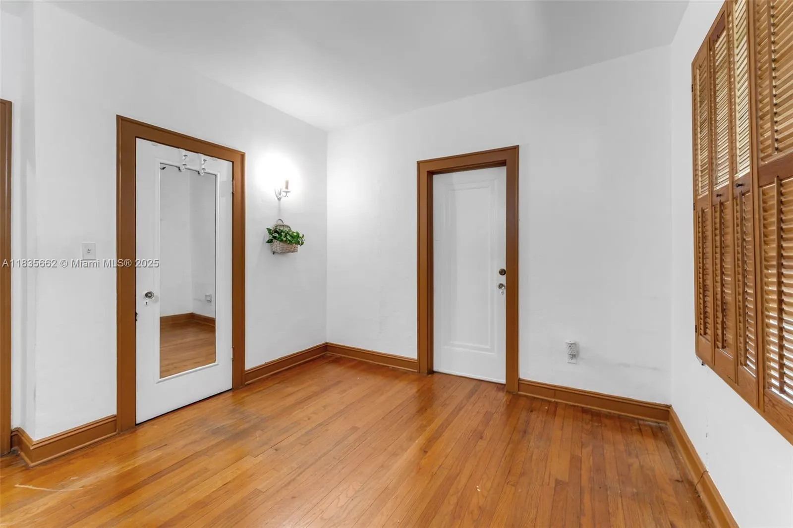 1305 Alhambra Cir