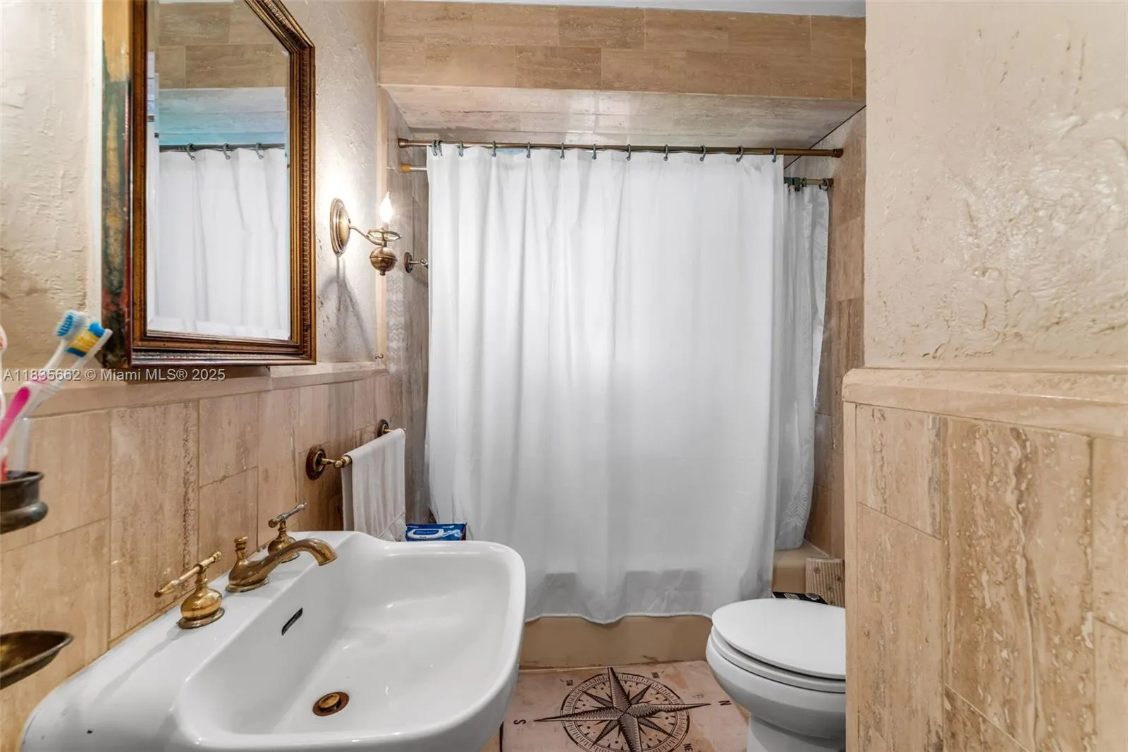 1305 Alhambra Cir