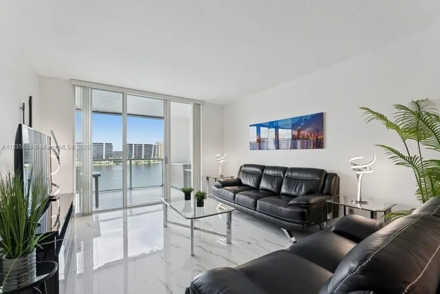 18100 N Bay Rd, #1108