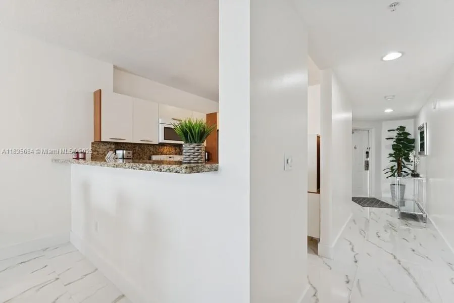 18100 N Bay Rd, #1108