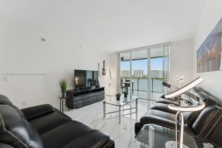 18100 N Bay Rd, #1108