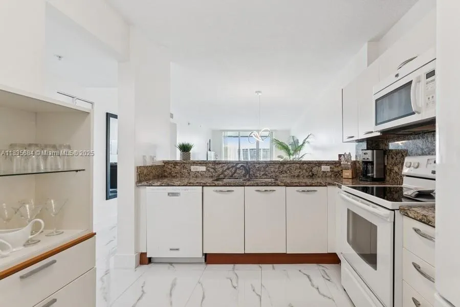 18100 N Bay Rd, #1108