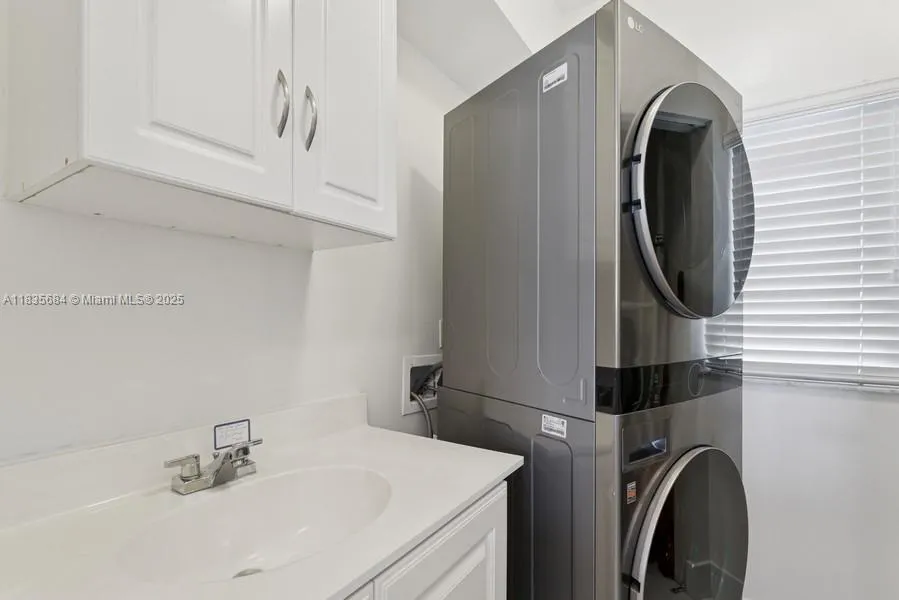 18100 N Bay Rd, #1108