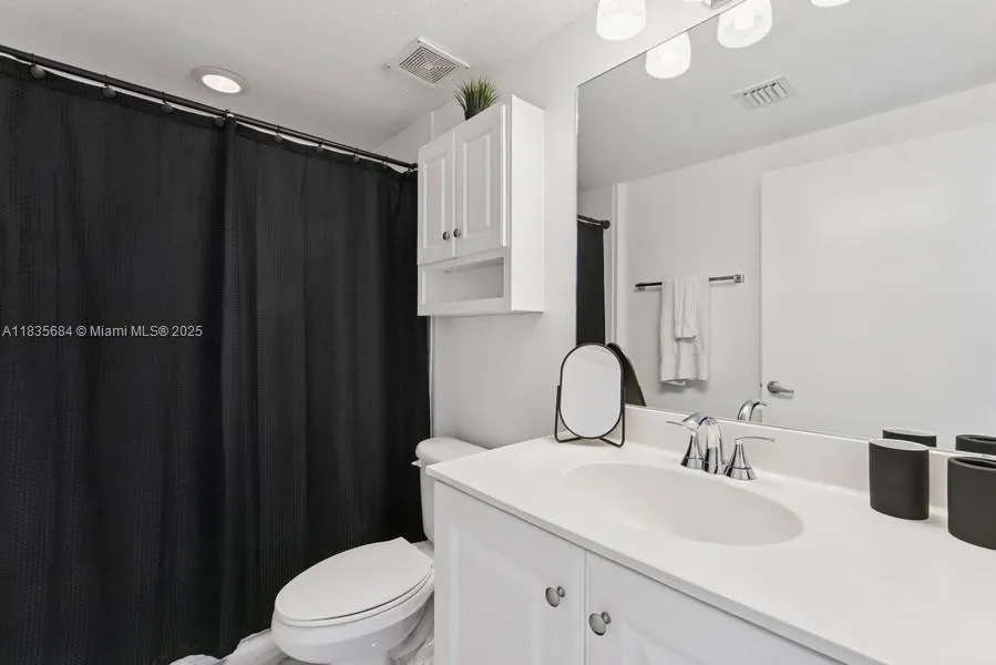 18100 N Bay Rd, #1108