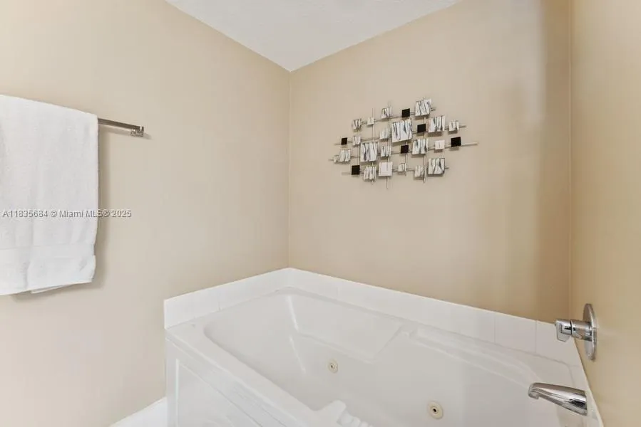 18100 N Bay Rd, #1108