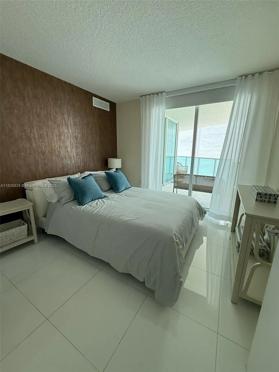 150 Sunny Isles Blvd, #1-1401