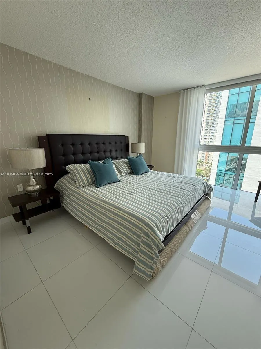 150 Sunny Isles Blvd, #1-1401