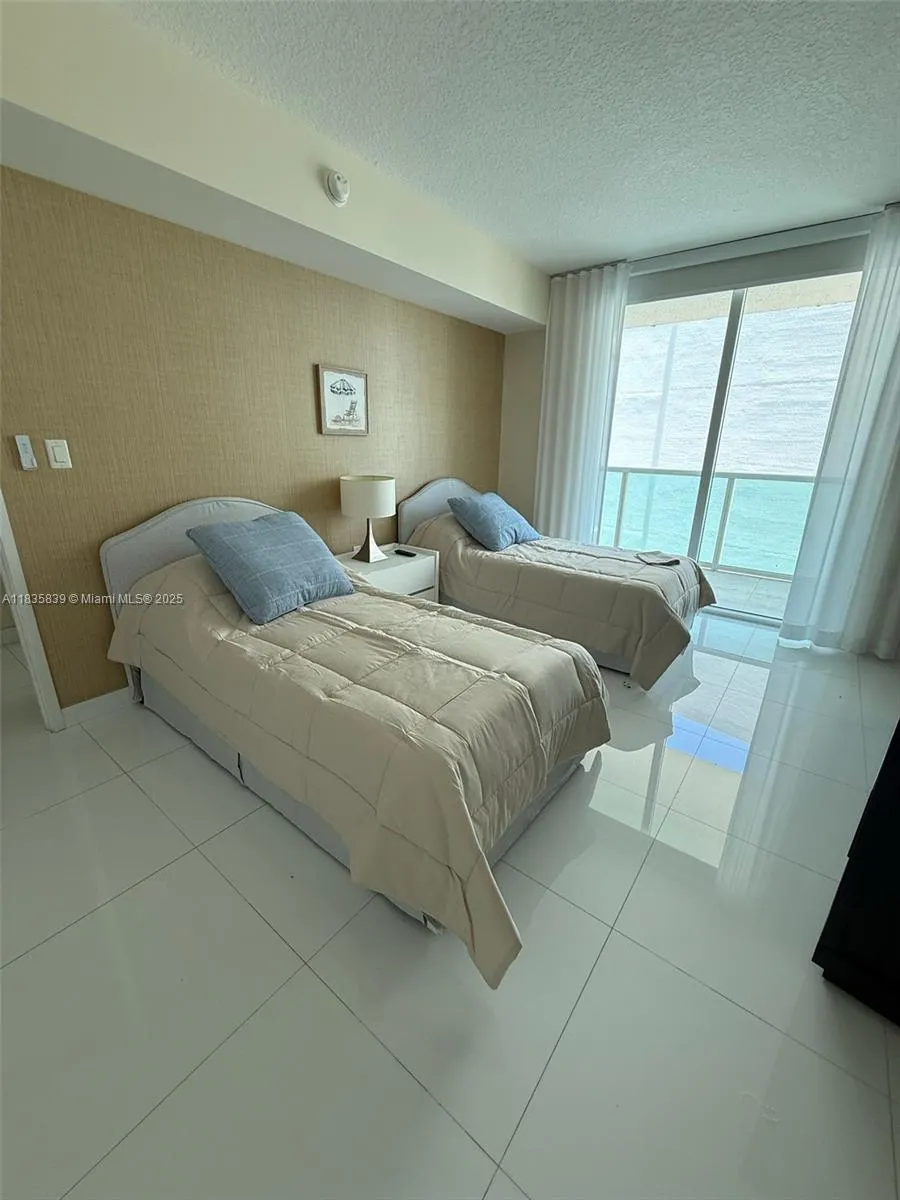 150 Sunny Isles Blvd, #1-1401
