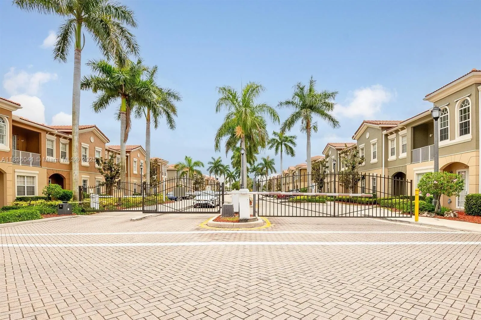 5963 Royal Way
