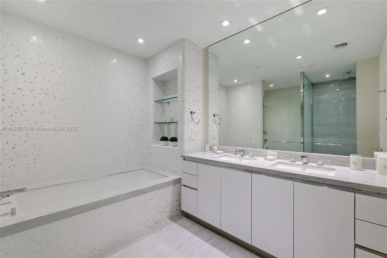 16901 Collins Ave, #2702