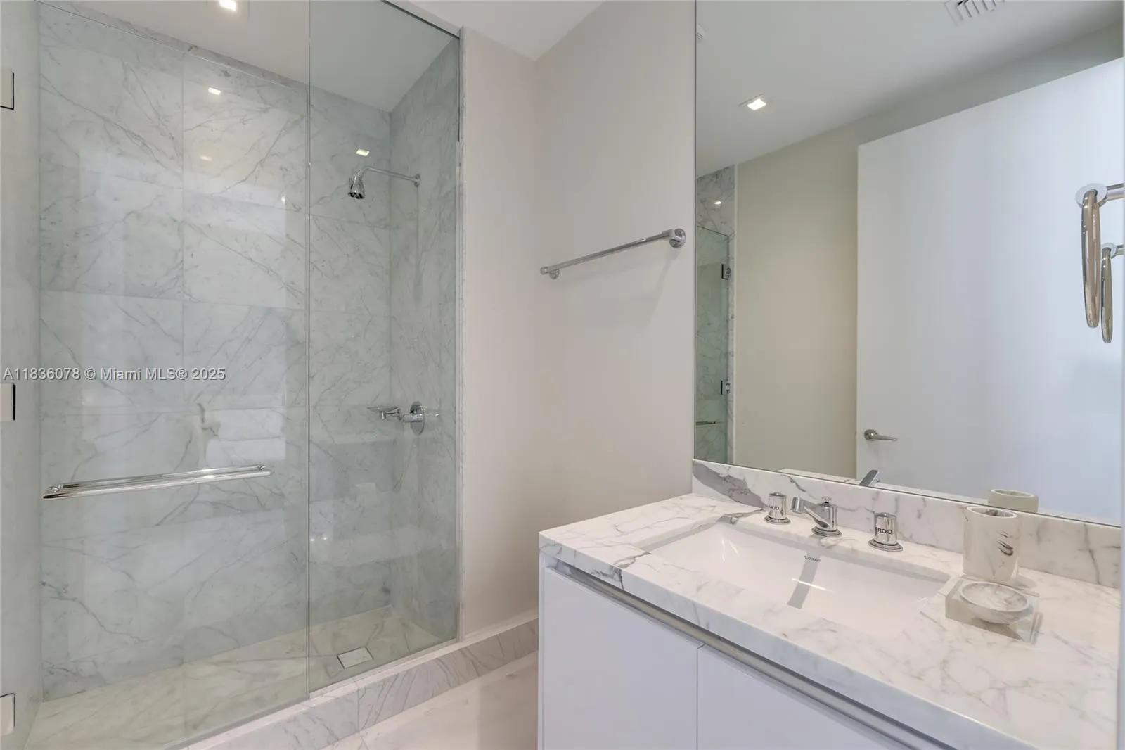 16901 Collins Ave, #2702