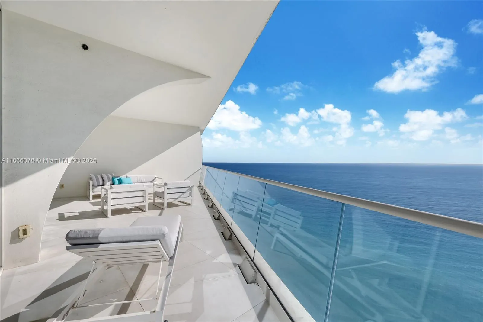 16901 Collins Ave, #2702