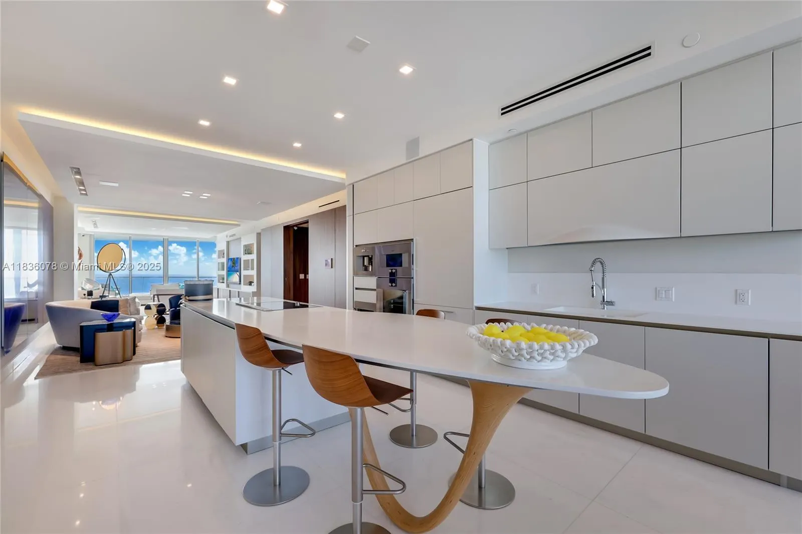 16901 Collins Ave, #2702
