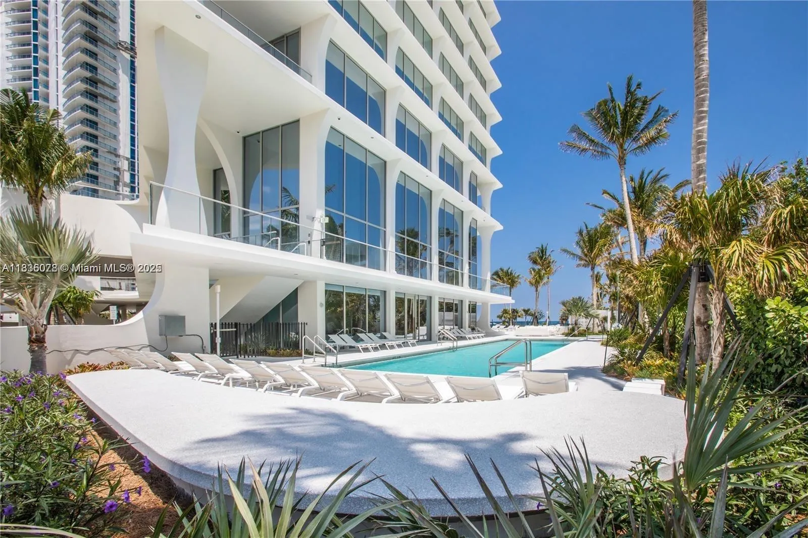 16901 Collins Ave, #2702