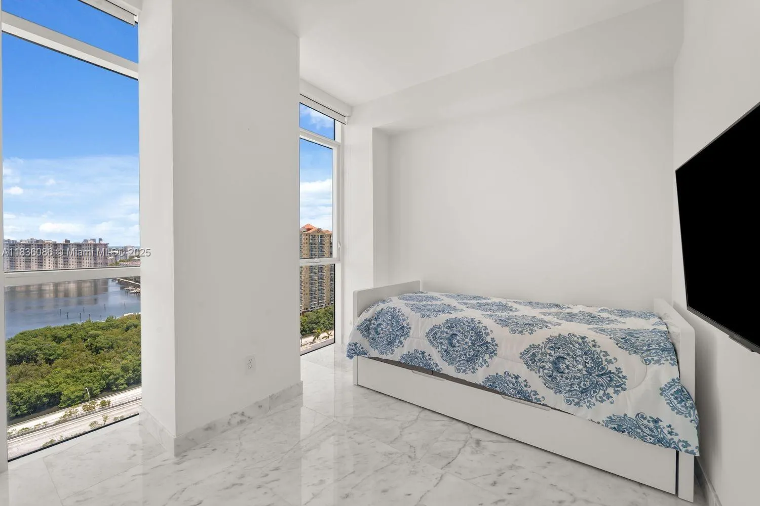 400 Sunny Isles Blvd, #2008