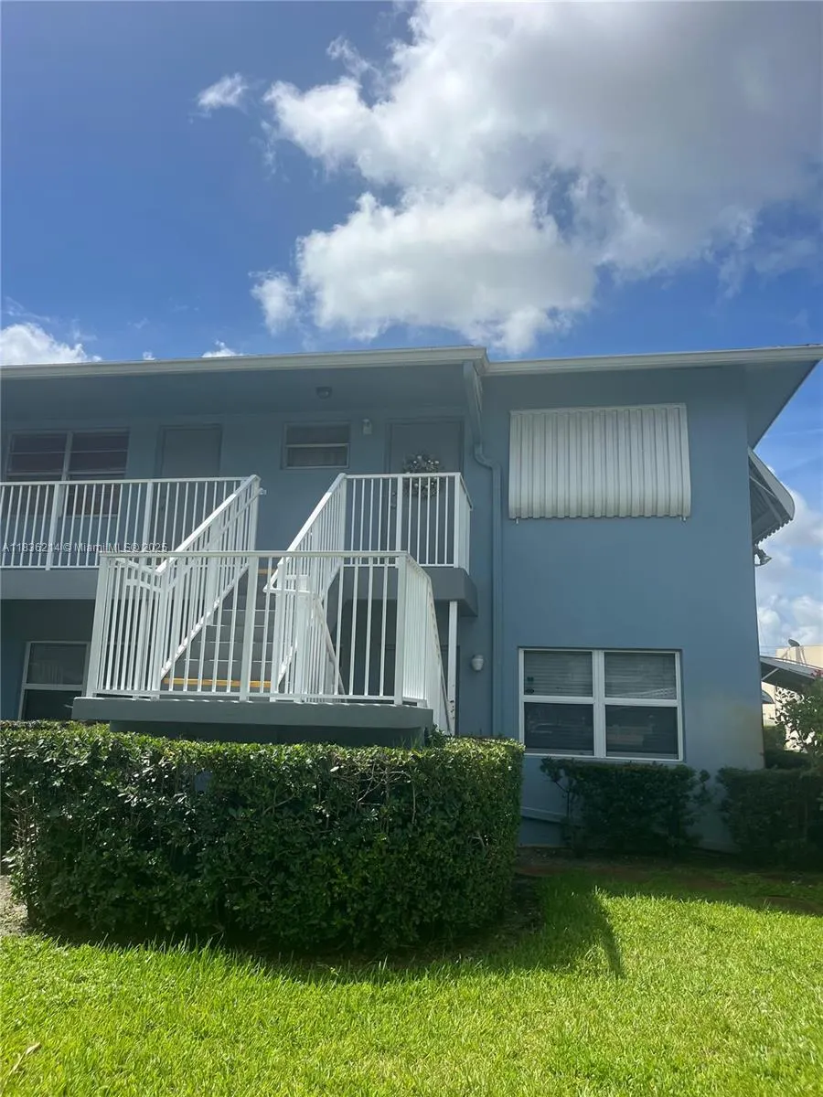 3856 S Cir Dr, #6