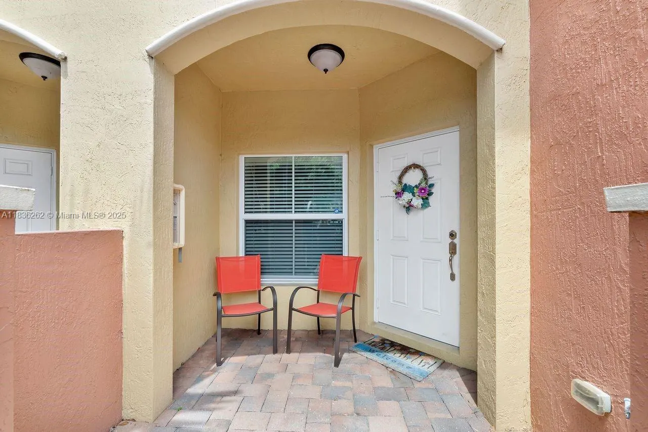 2851 W Prospect Rd, #1306