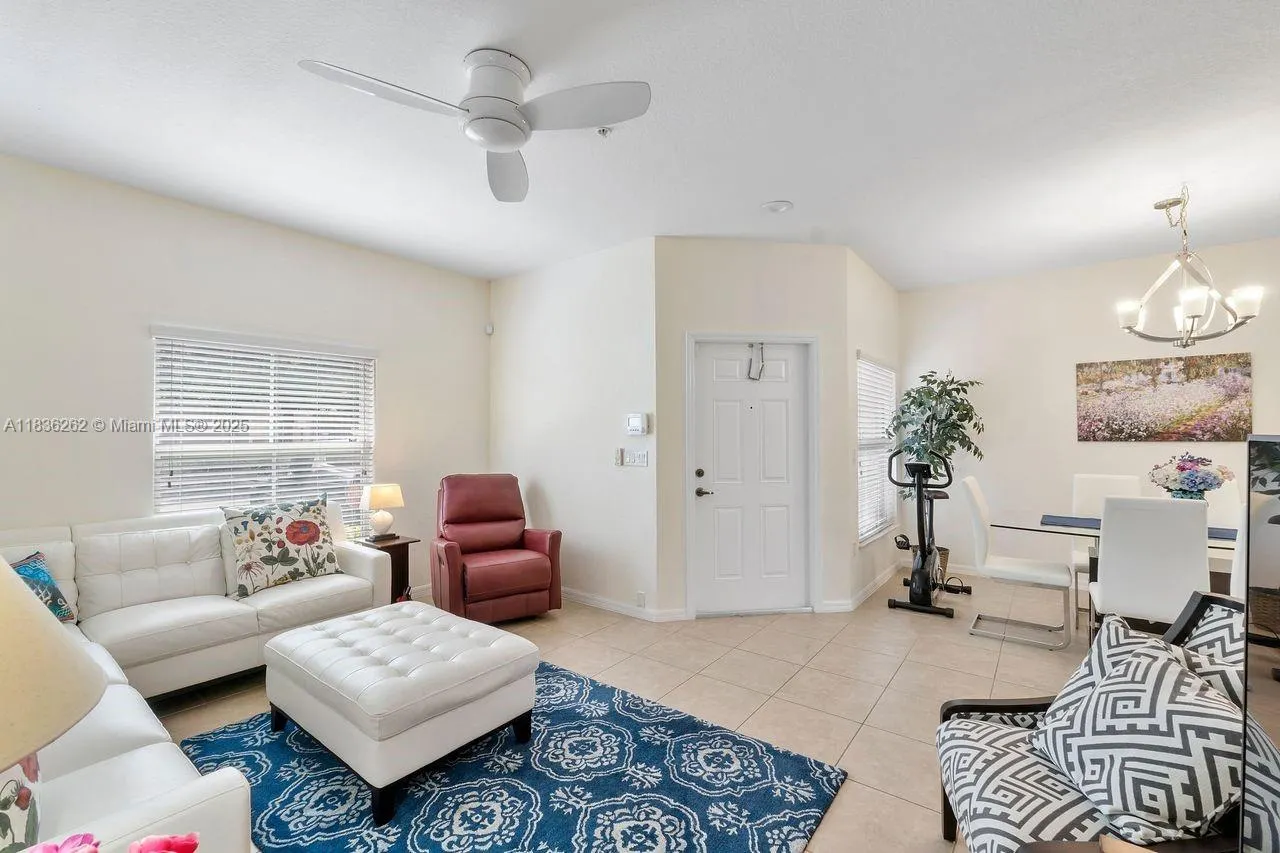 2851 W Prospect Rd, #1306