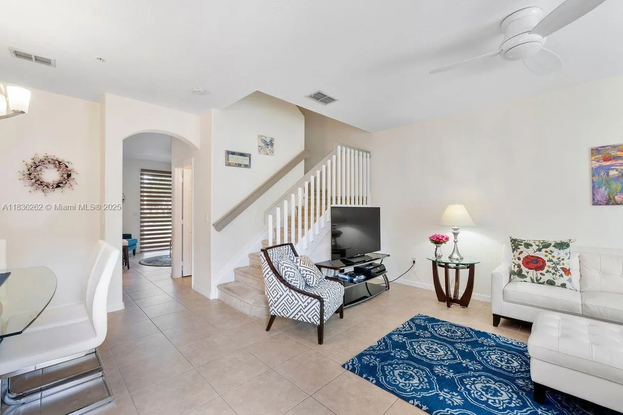 2851 W Prospect Rd, #1306