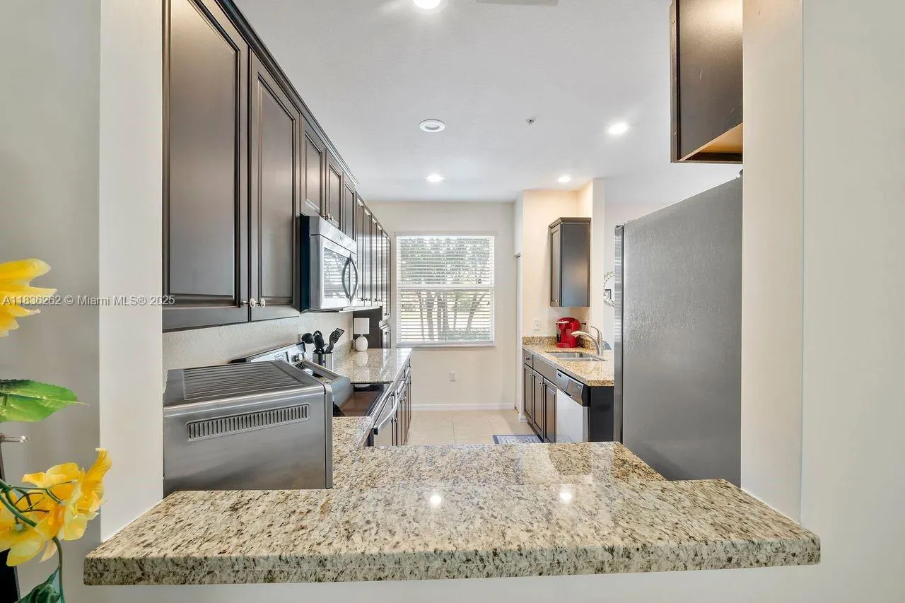 2851 W Prospect Rd, #1306