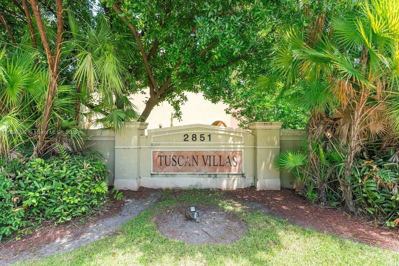 2851 W Prospect Rd, #1306