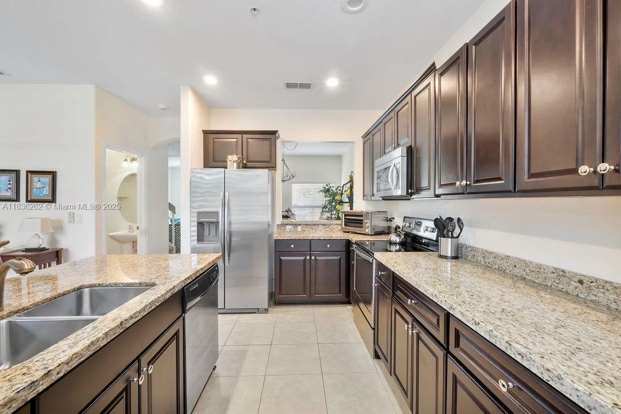 2851 W Prospect Rd, #1306
