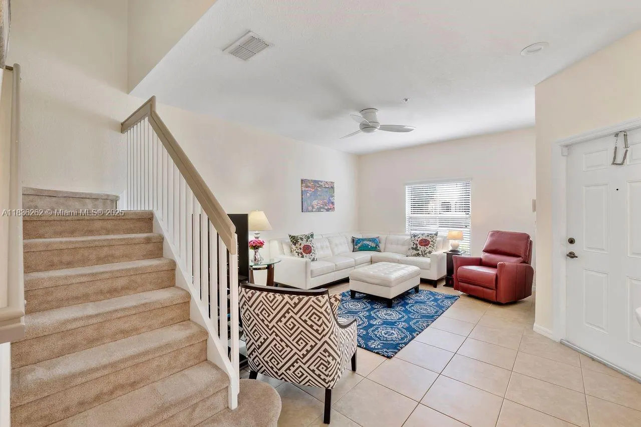 2851 W Prospect Rd, #1306