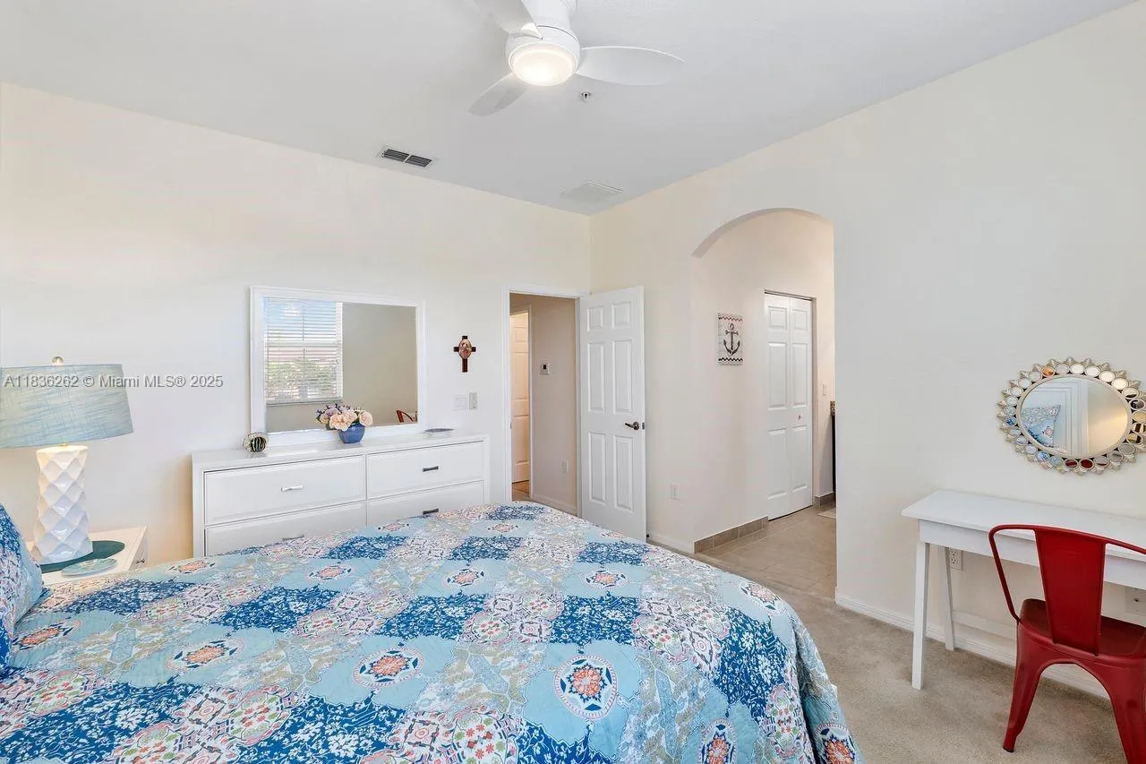 2851 W Prospect Rd, #1306