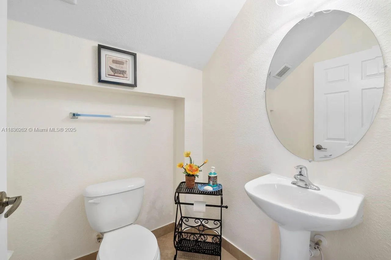 2851 W Prospect Rd, #1306