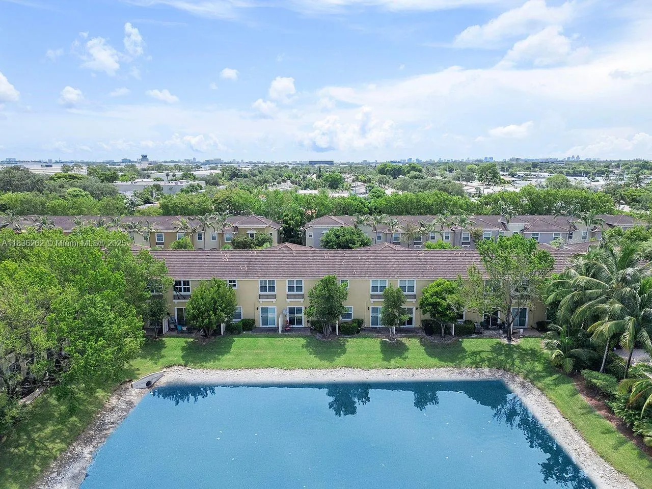 2851 W Prospect Rd, #1306